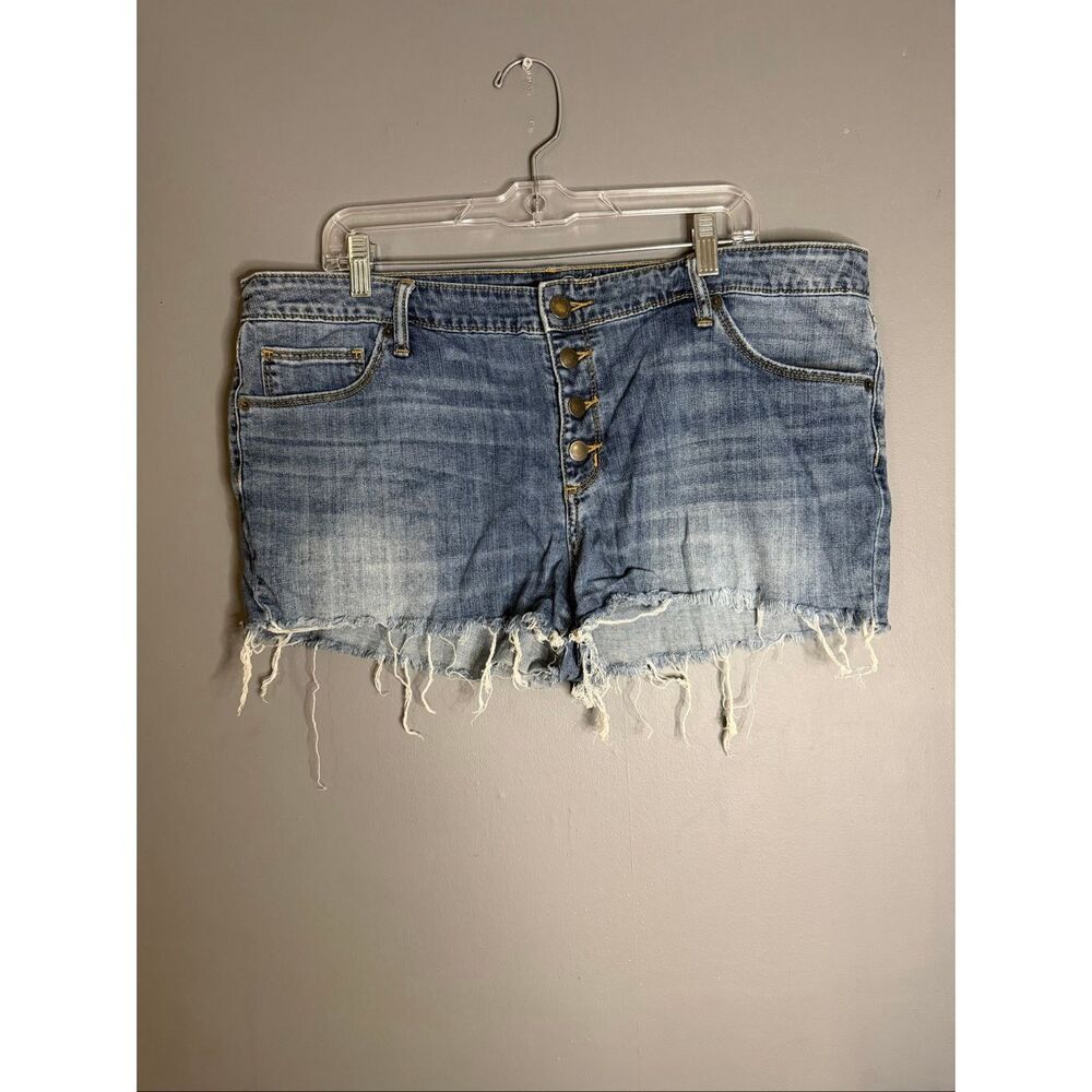 Universal Thread Light Wash Shortie Button Up Distressed Shorts Size 18